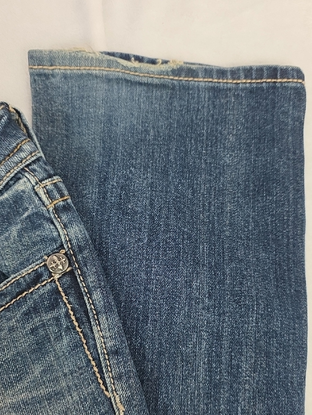 Miss Me Blue Denim Embroidered Bling Low Rise Bootcut Jeans Size 26 - Picture 4 of 11